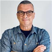 I'm an experienced Graphic Designer who has run my own business. Looking to work with mid to senior level graphic students.